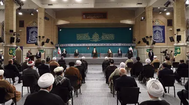 دیدار جمعی از مسئولان نظام و مهمانان شرکت کننده در کنفرانس وحدت اسلامی با رهبر معظم انقلاب
