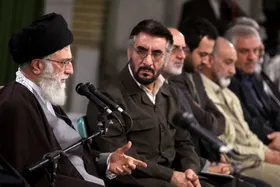 کلیپی از دیدارهای رهبر شهید انقلاب در دیدار با هنرمندان و بازدید از نمایشگاه کتاب + فیلم