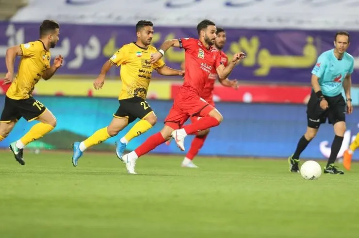 حمله هواداران سپاهان با نارنجک به اتوبوس پرسپولیس در اصفهان+ ویدئو