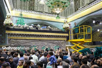 گزارش تصویری | آیین سنتی تعویض پوش ضریح مطهر امام رضا (ع)