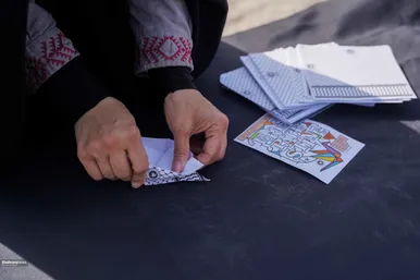 چیدمان چهار هزار درنای کاغذی در حمایت از کودکان غزه