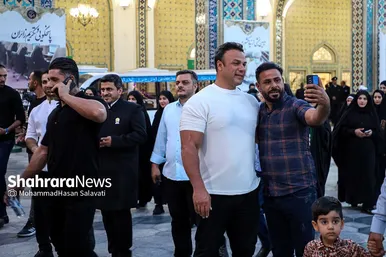 عرض ارادت قهرمانان ورزش ایران در حرم مطهر رضوی
