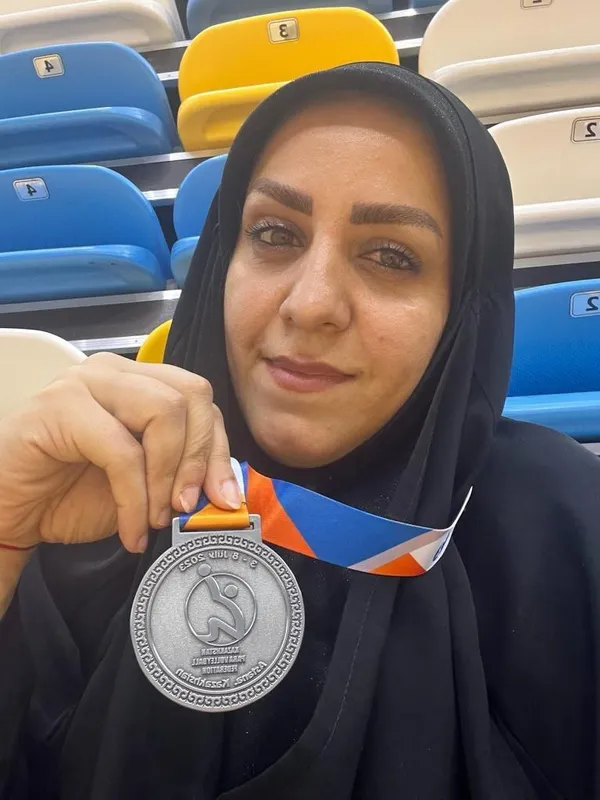 گفتگو با کاپیتان تیم ملی والیبال نشسته بانوان کشور | ۲۴ سال همراه با امید و اراده