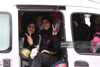 عکس‌هایی از بازگشت لبنانی‌ها به خانه‌هایشان پس از اعلام آتش بس
