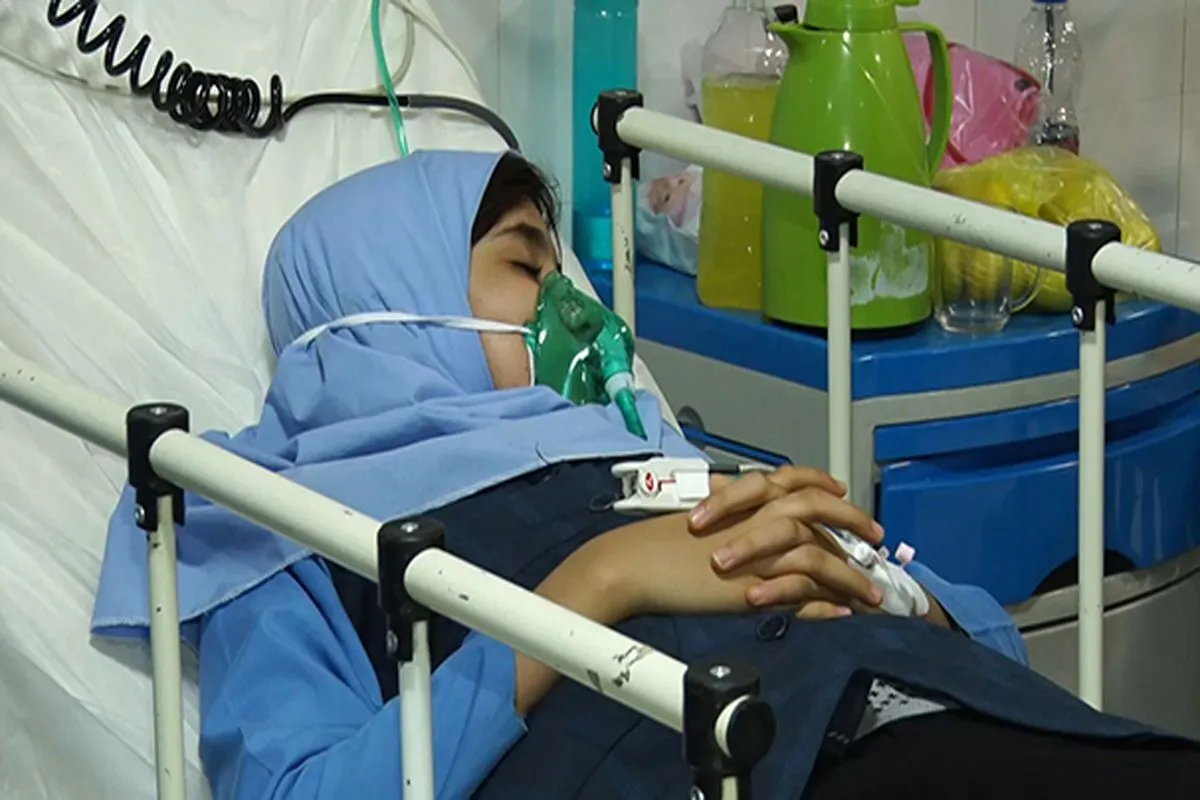 انتقال ۸۰ دانش‌آموز مشهدی به مراکز درمانی | بستری موقت ۳ دانش‌آموز
