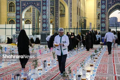 ضیافت افطاری زائران حرم مطهر رضوی
