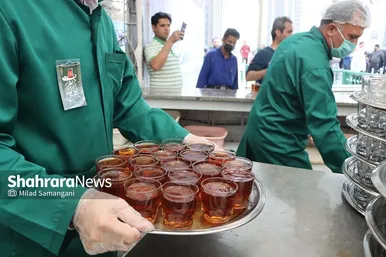 میزبانی قائم‌شهری‌ها از زائران رضوی در چایخانه امام رضا (ع)