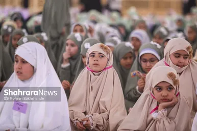 گزارش تصویری | ضیافت افطار دختران روزه اولی در حرم مطهر امام رضا(ع)