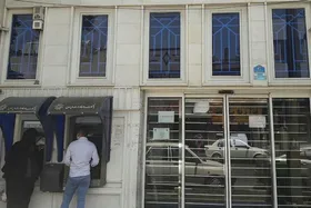 مشتریان پشت در&zwnj;های بسته بانک&zwnj;ها