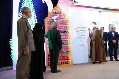 مراسم رونمایی از تقریظ رهبر انقلاب بر کتاب 