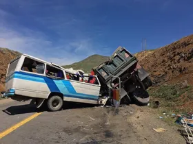 ویدئو| تصادف مینی&zwnj;بوس و کامیون در کردستان