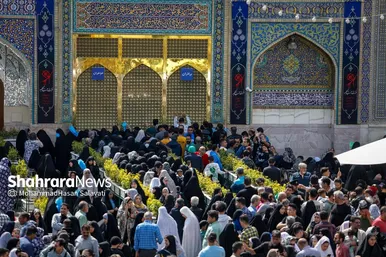 گزارش تصویری | لحظه تحویل سال در حرم مطهر امام رضا (ع)