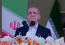 پزشکیان در مراسم رژه روز ارتش: باوجود ارتش، باقدرت مواضع خود را بیان می&zwnj;کنیم
