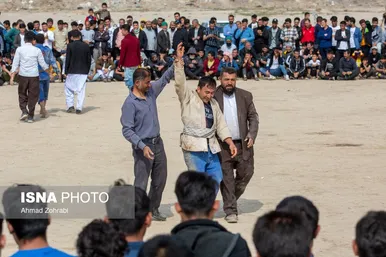 مسابقات کشتی سنتی افغانستانی‌ها به مناسبت نوروز در قم