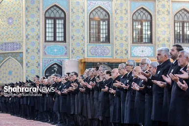 عکس‌هایی از مراسم تعویض پرچم گنبد حرم امام رضا (ع) (۱۷ شهریور ۱۴۰۳)