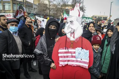 گزارش تصویری |نسل امروز، قلم به دست؛ راهپیمایی ۲۲ بهمن به روایت دست‌های کوچک و آرزوهای بزرگ