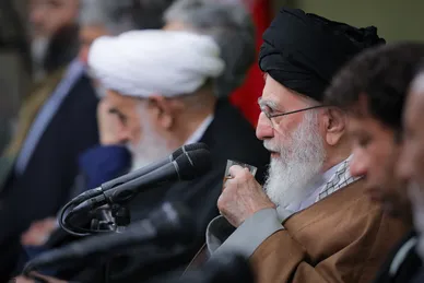 دیدار جمعی از شاعران و اهالی فرهنگ و ادب فارسی با رهبر انقلاب