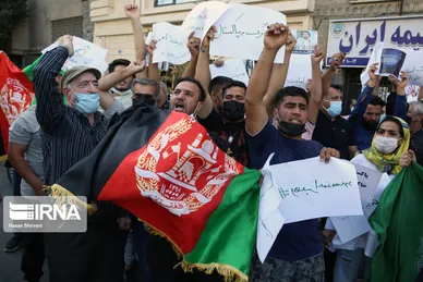 تجمع افغانستانی‌های مقیم تهران و مشهد در مقابل کنسولگری پاکستان
