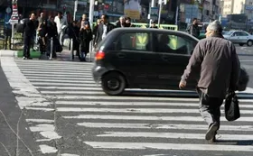 بیشترین آمار تصادفات مربوط به عابران ۵۰ سال به بالا است + فیلم