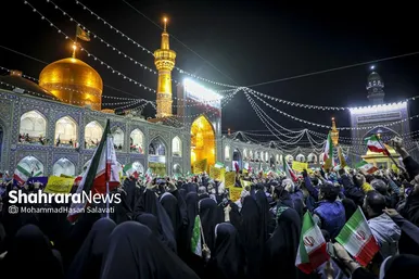 گزارش تصویری | اجتماع مردم مشهد در محکومیت حملات آمریکایی، صهیونی به ایران در حرم مطهر رضوی
