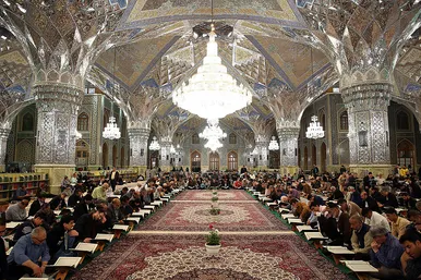 جزء خوانی قرآن در حرم امام رضا (ع)