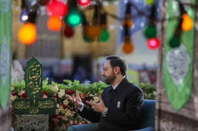 عکس‌هایی از شهید مالک رحمتی در حرم امام‌رضا(ع)