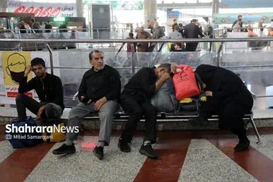 بازگشت زائران پیاده از طریق پایانه مسافربری مشهد در روز پایانی صفر