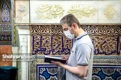 آیین تعویض گل‌های ضریح مطهر رضوی