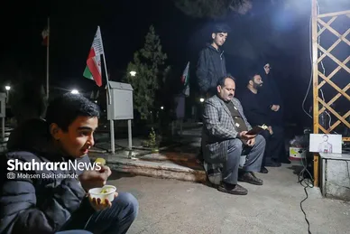 گزارش تصویری | مراسم احیای سومین شب قدر در جوار گلزارشهدای بهشت‌رضا(ع) (۳ فروردین ۱۴۰۴)