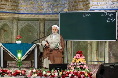 جلسه «درس‌هایی از قرآن» با حضور حجت‌الاسلام قرائتی در حرم مطهر رضوی