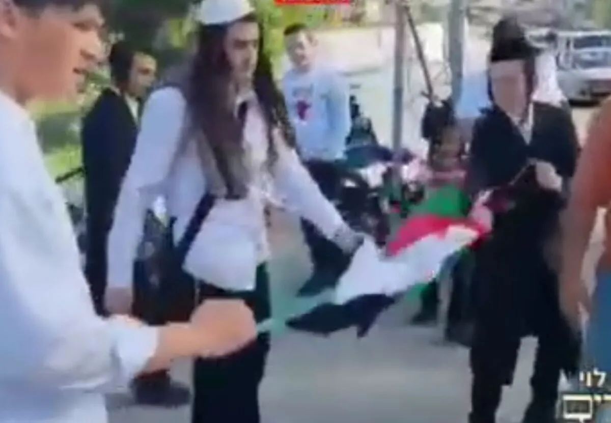 ویدئو | اهانت صهیونیست‌ها به پرچم فلسطینیان