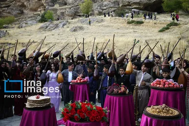 گزارش تصویری | جشن جهانی «مهرگان» در غار کرفتو