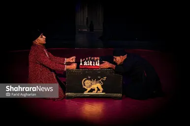 عکس‌هایی از نمایش «آداب شکار روباه»؛ از سایه شاه تا سایه قتل در مشهد