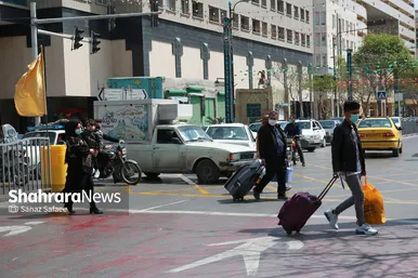 حضور زائران نوروزی در خیابانهای اطراف حرم مطهر رضوی