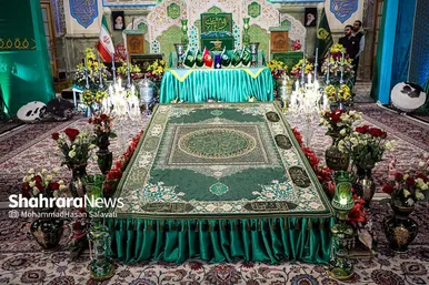 مراسم تعویض پرچم گنبد و پوش ضریح حرم مطهر ثامن الحجج (ع)