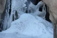 ویدئو| آبشار یخ زده رودمعجن