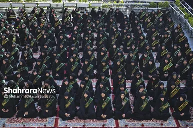 گزارش تصویری | تعویض پرچم گنبد حرم مطهر رضوی به مناسبت میلاد امام رضا(ع)