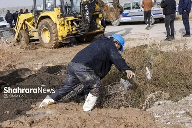 اجرای عملیات تخریب انشعابات غیرمجاز آب باغ‌ویلا‌های اطراف جاده کلات (۴ آذر ۱۴۰۳)