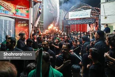 گزارش تصویری | آیین مشعل گردانی نجفی های مقیم مشهد در شب عاشورا