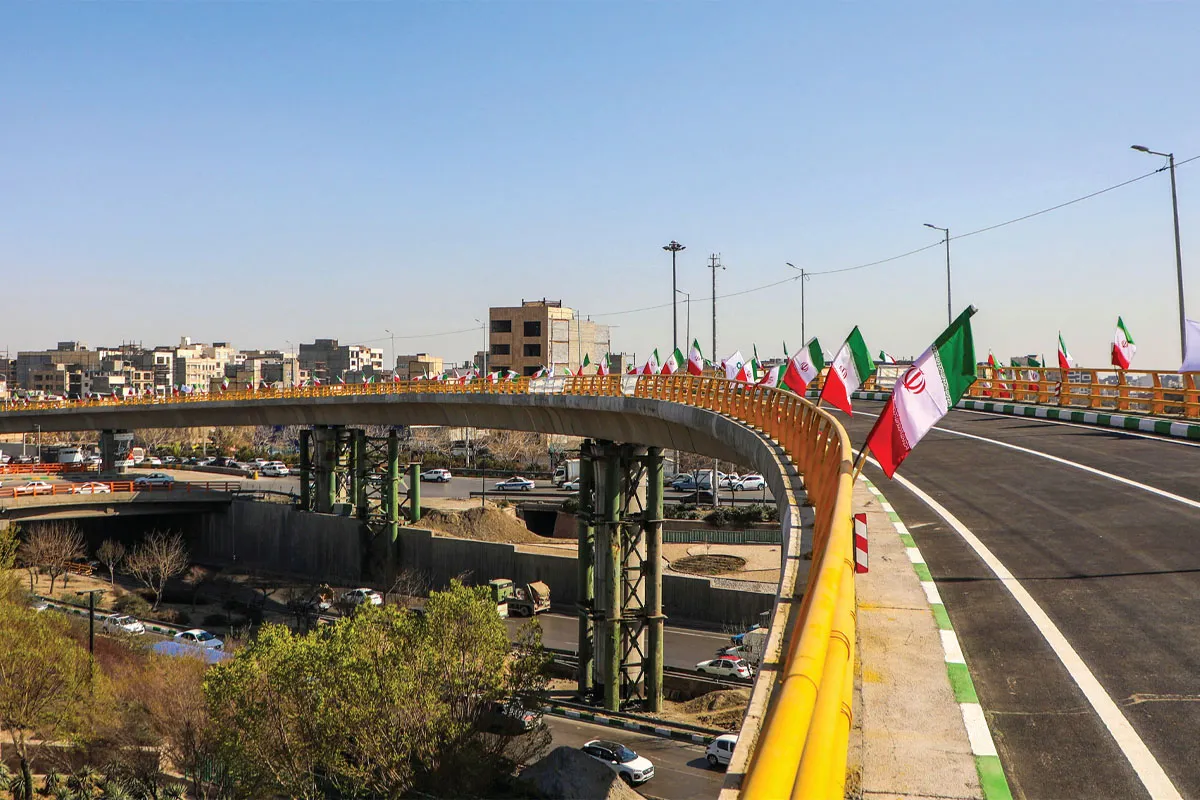 سرگردانی شهروندان در چپگرد غیرهم سطح میدان شهید فهمیده مشهد
