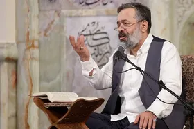 ویدئو | رجزخوانی حماسی حاج محمود کریمی با زبان عربی در حرم مطهر رضوی