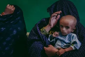 ادامه نگرانی&zwnj;ها از سوء تغذیه کودکان در افغانستان | جان ۳.۵ میلیون کودک در خطر است