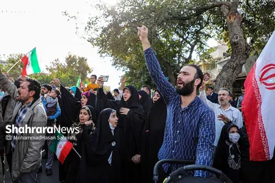راهپیمایی مردم مشهد در محکومیت جنایت تروریستی در حرم مطهر شاهچراغ (ع)