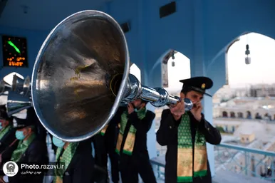 تعویض پرچم گنبد و پوش ضریح مطهر حرم رضوی همزمان با سوم ربیع الاول