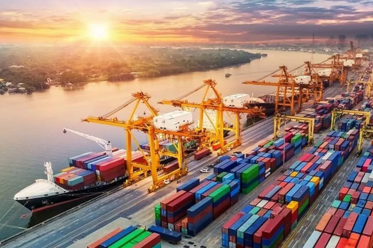 تأمین ۶۲۲ هزار تن کالای اساسی در شرایط جنگی از مسیر مناطق آزاد