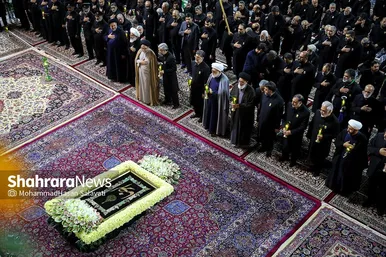 تصاویری از آئین شام غریبان امام رضا (ع) در حرم مطهر رضوی