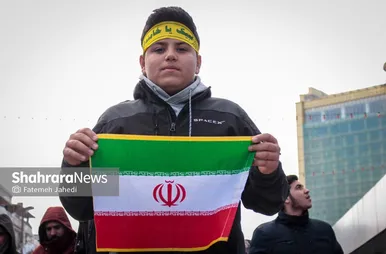 گزارش تصویری | حضور دهه‌هشتادی‌ها و دهه‌نودی‌ها در راهپیمایی ۲۲بهمن ۱۴۰۳ در مشهد