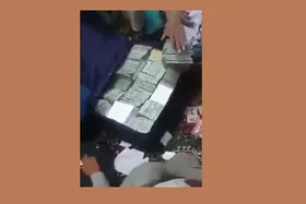 طالبان: شش&zwnj;ونیم میلیون دلار از منزل امرالله صالح کشف کردیم + فیلم