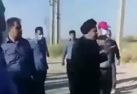 ماجرای فیلم درگیری یک روحانی و ماموران در تخریب روستای ابوالفضل(ع) اهواز + ویدئو