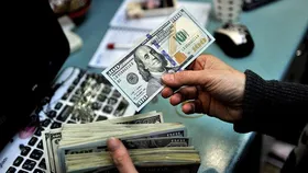 پیش&zwnj;بینی روند قیمت دلار در نیمه دوم ۱۴۰۰